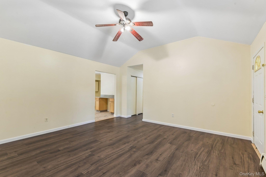 22 Red Maple Road - Photo 5
