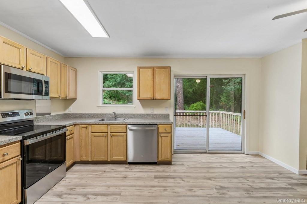 22 Red Maple Road - Photo 13