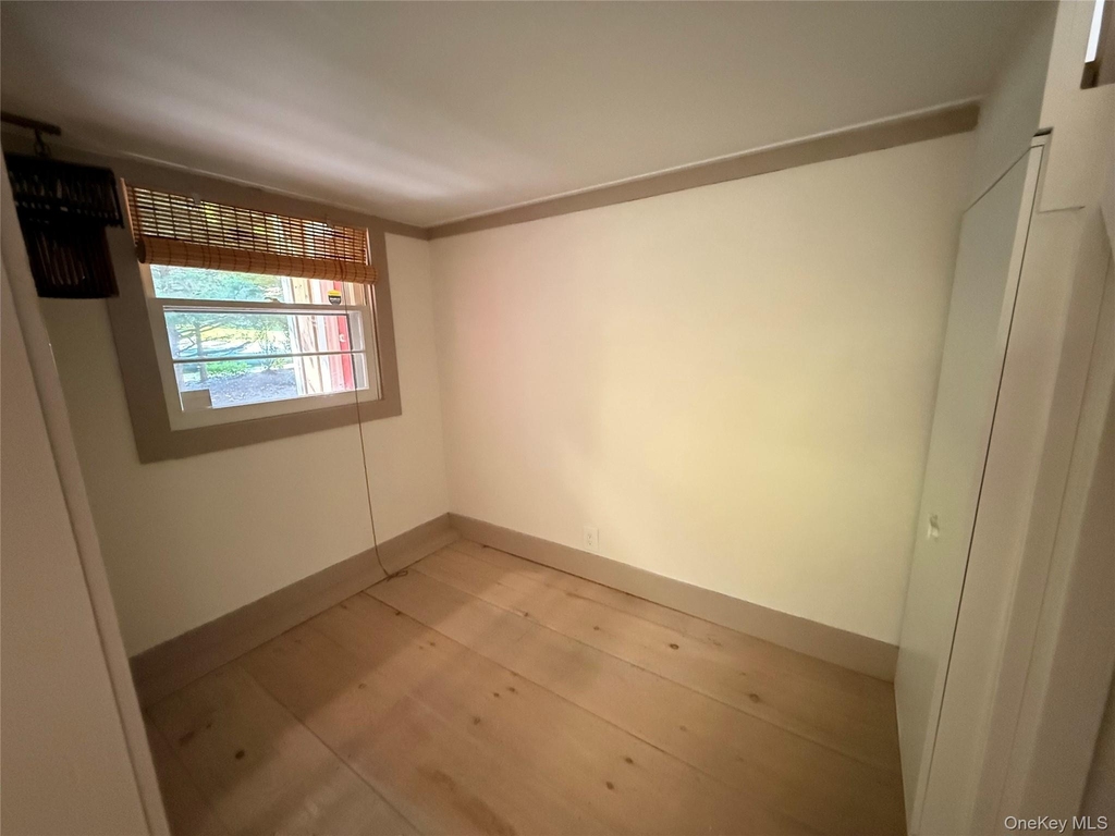 331 Thompson Street - Photo 2