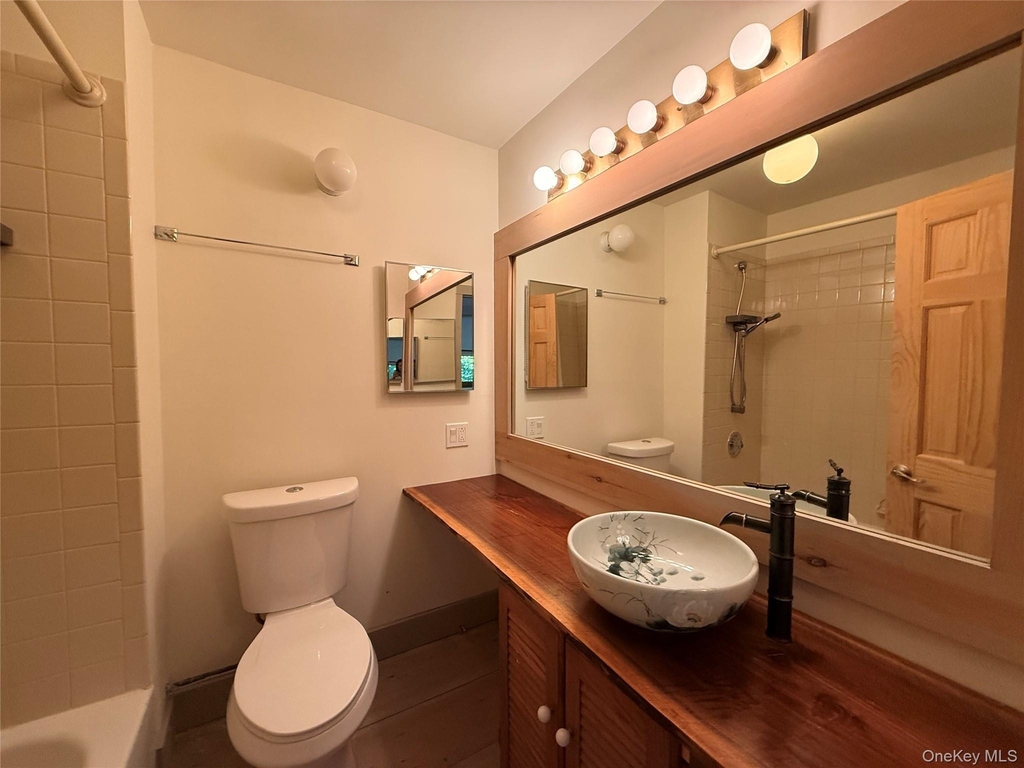 331 Thompson Street - Photo 3