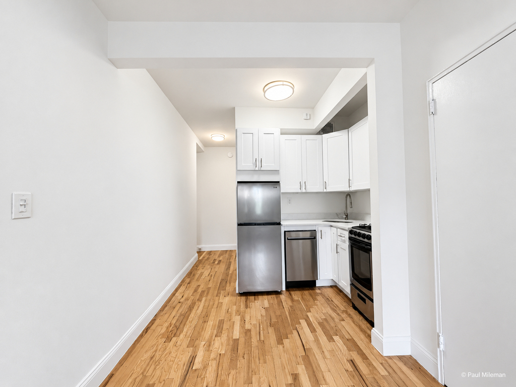  East 10th Street - Photo 1