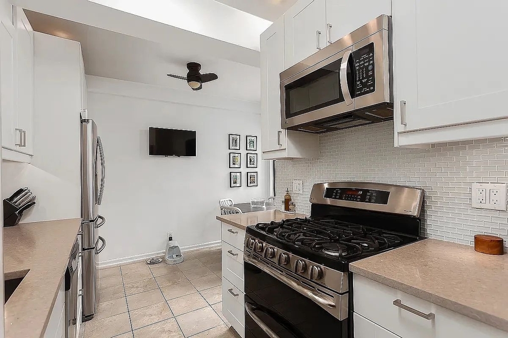 211 E 35th Street - Photo 3
