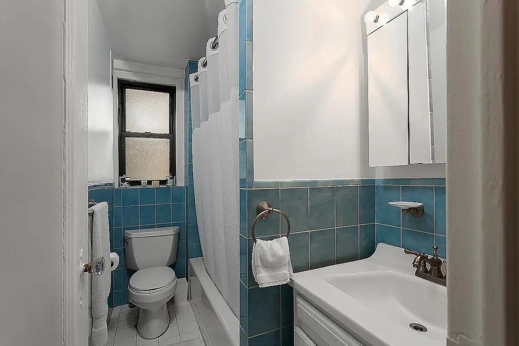 211 E 35th Street - Photo 8