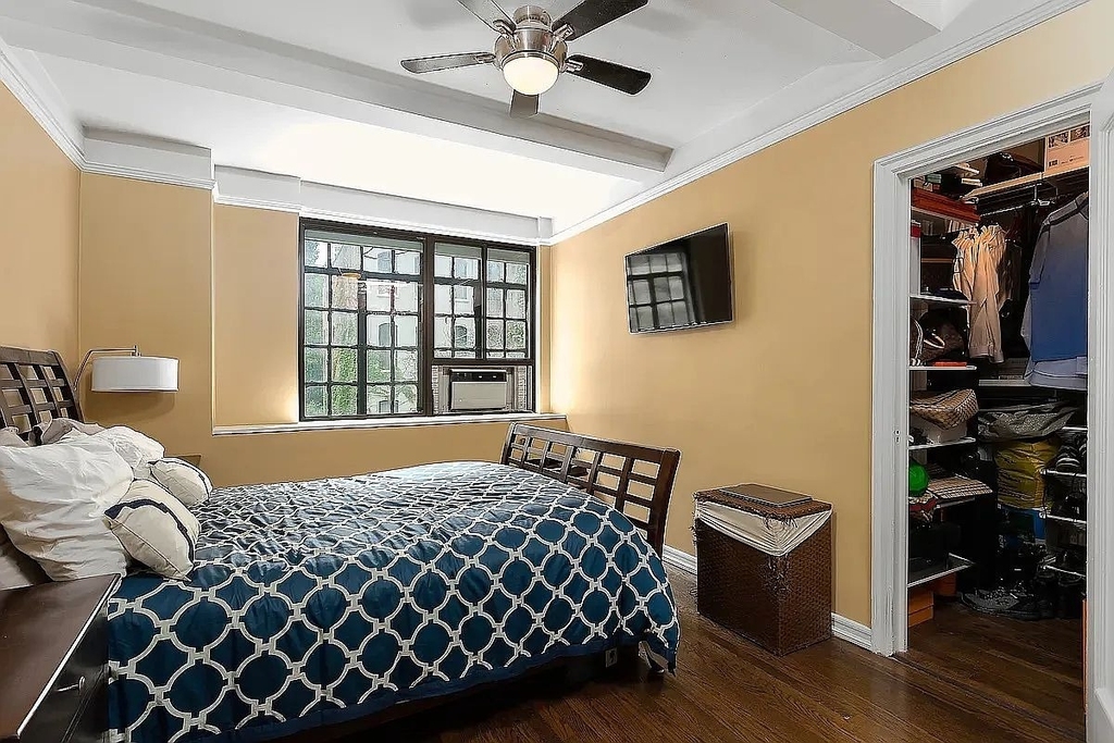 211 E 35th Street - Photo 6