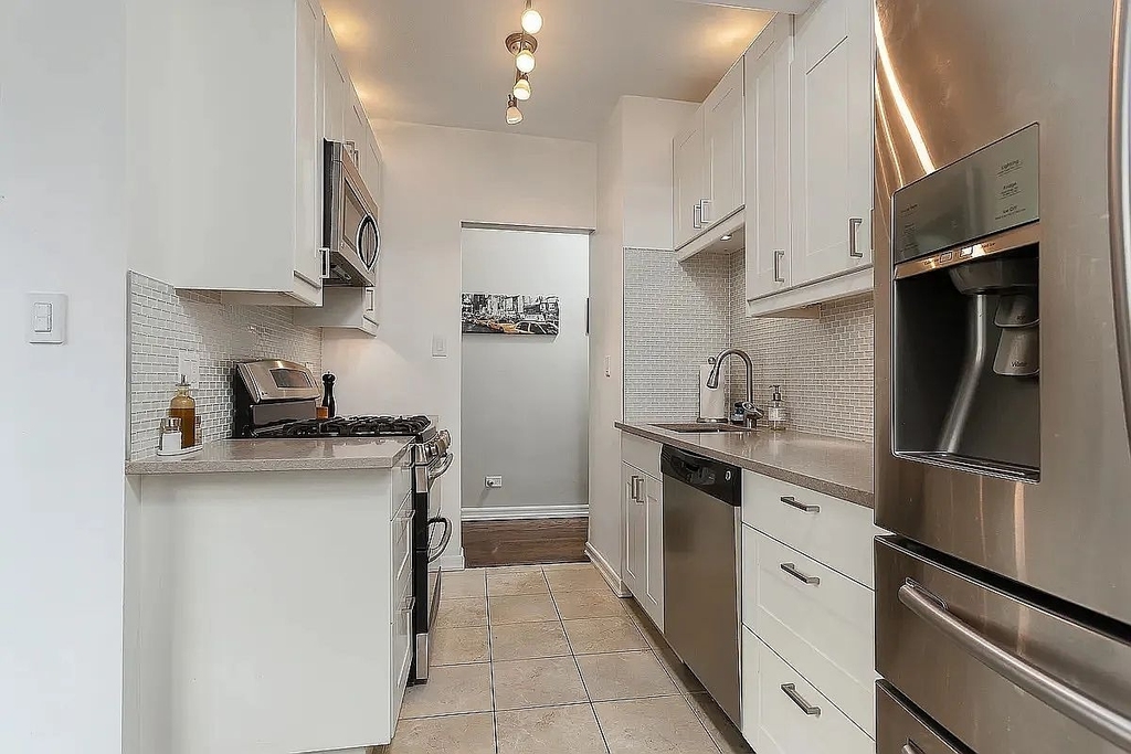 211 E 35th Street - Photo 2