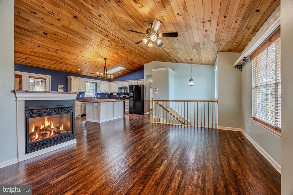 2445 Massanutten - Photo 4