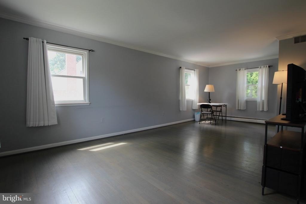14702 Anderson Street - Photo 3