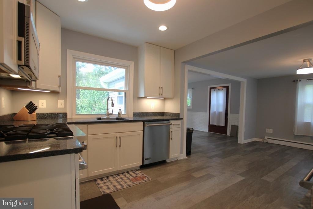 14702 Anderson Street - Photo 8