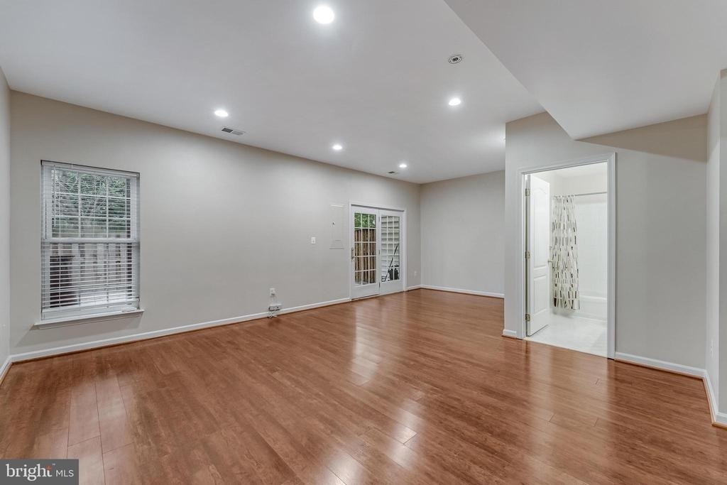 43619 Picketts Corner Terrace - Photo 45