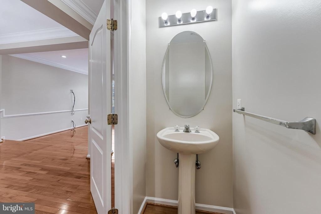 43619 Picketts Corner Terrace - Photo 9