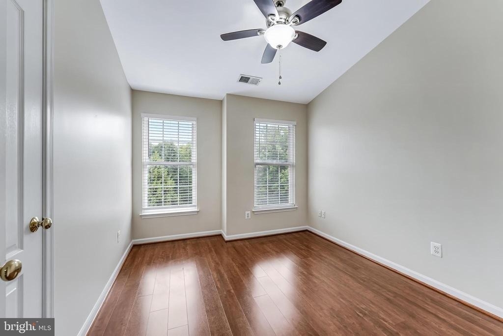 43619 Picketts Corner Terrace - Photo 40