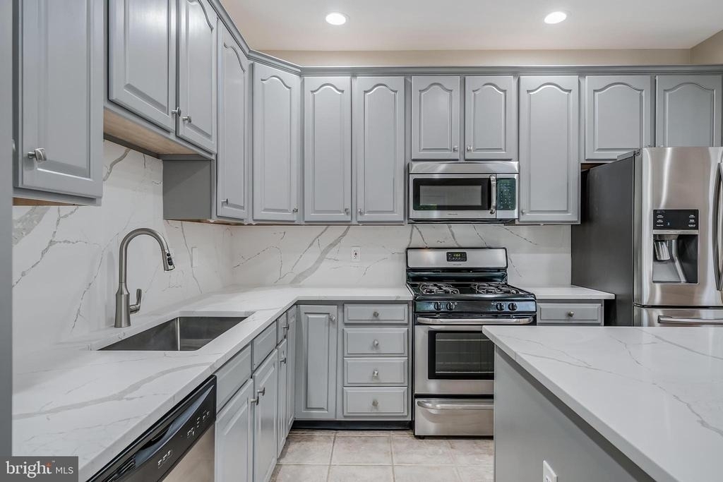 43619 Picketts Corner Terrace - Photo 16