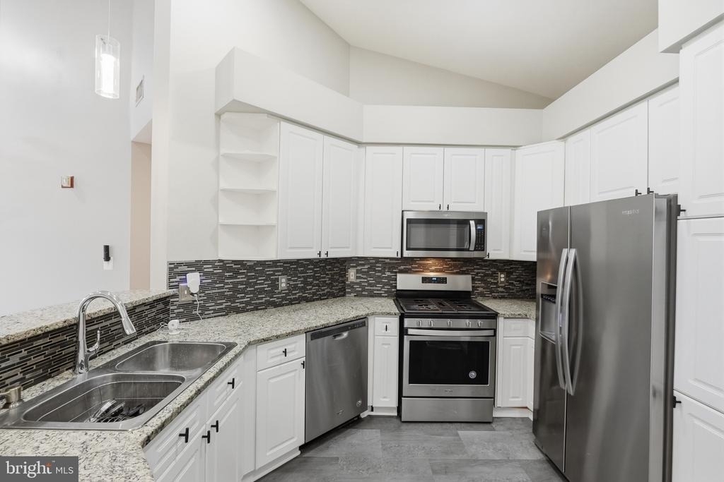 7710 Haynes Point Way - Photo 11