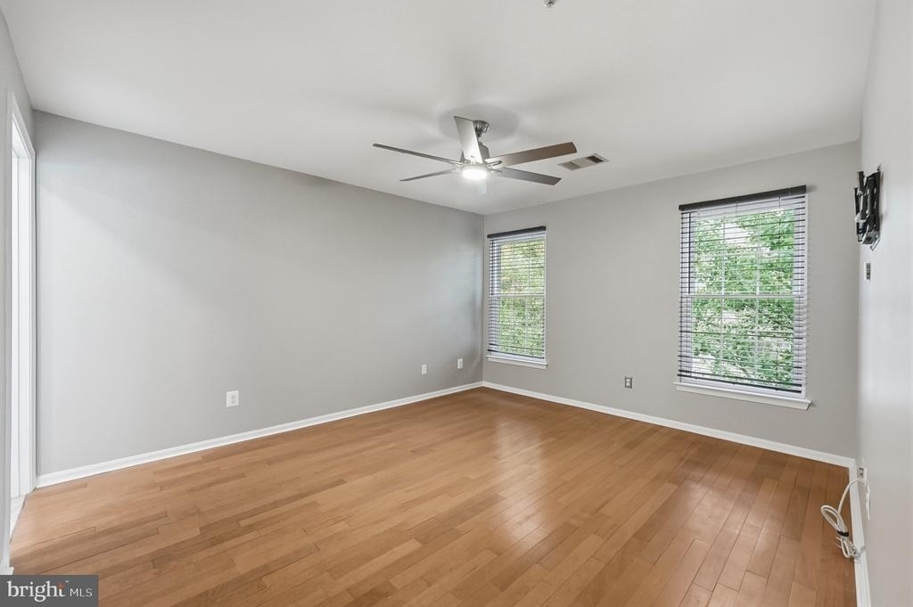 7710 Haynes Point Way - Photo 16