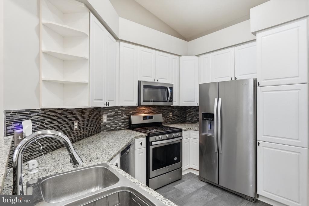 7710 Haynes Point Way - Photo 13