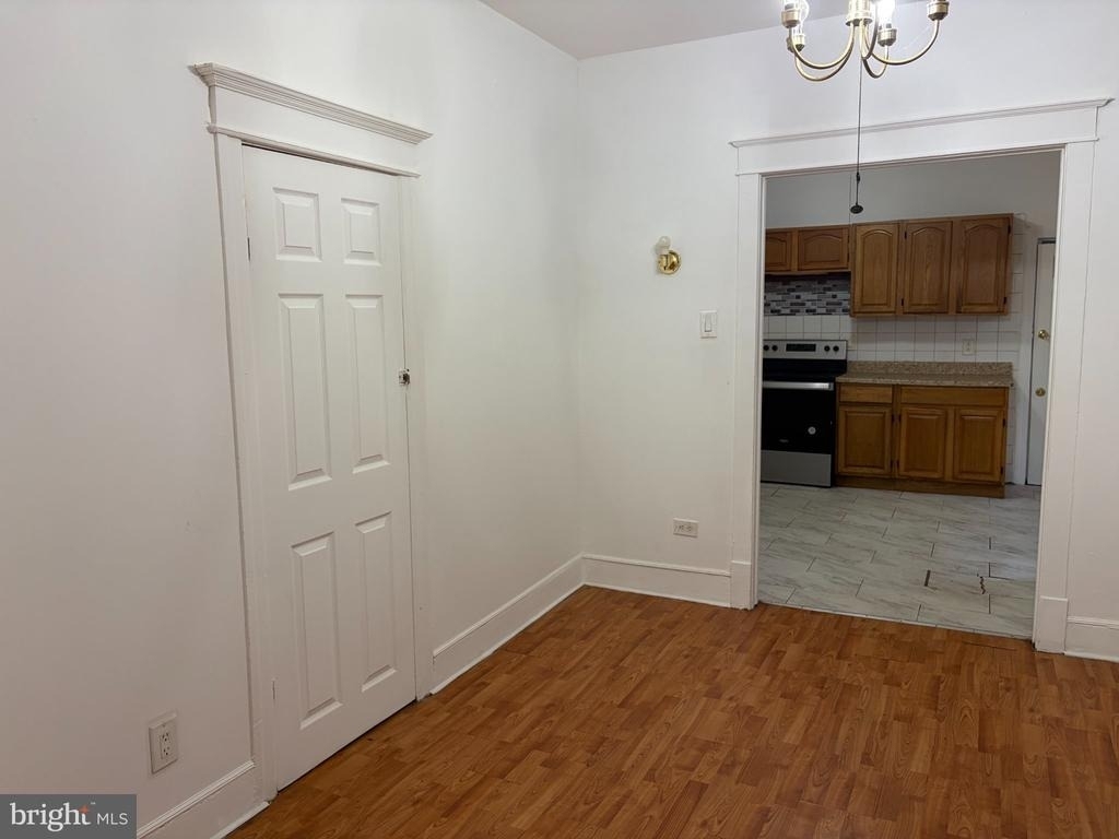 7058 Saybrook Avenue - Photo 9