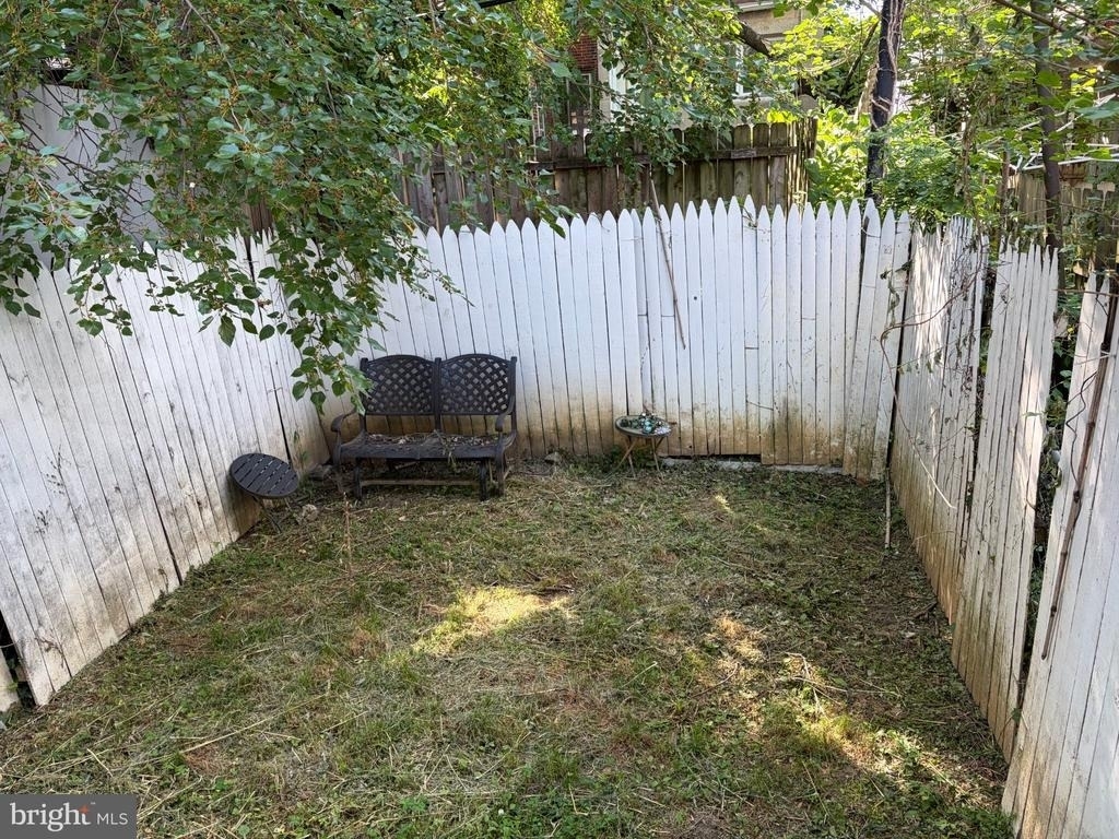 7058 Saybrook Avenue - Photo 19