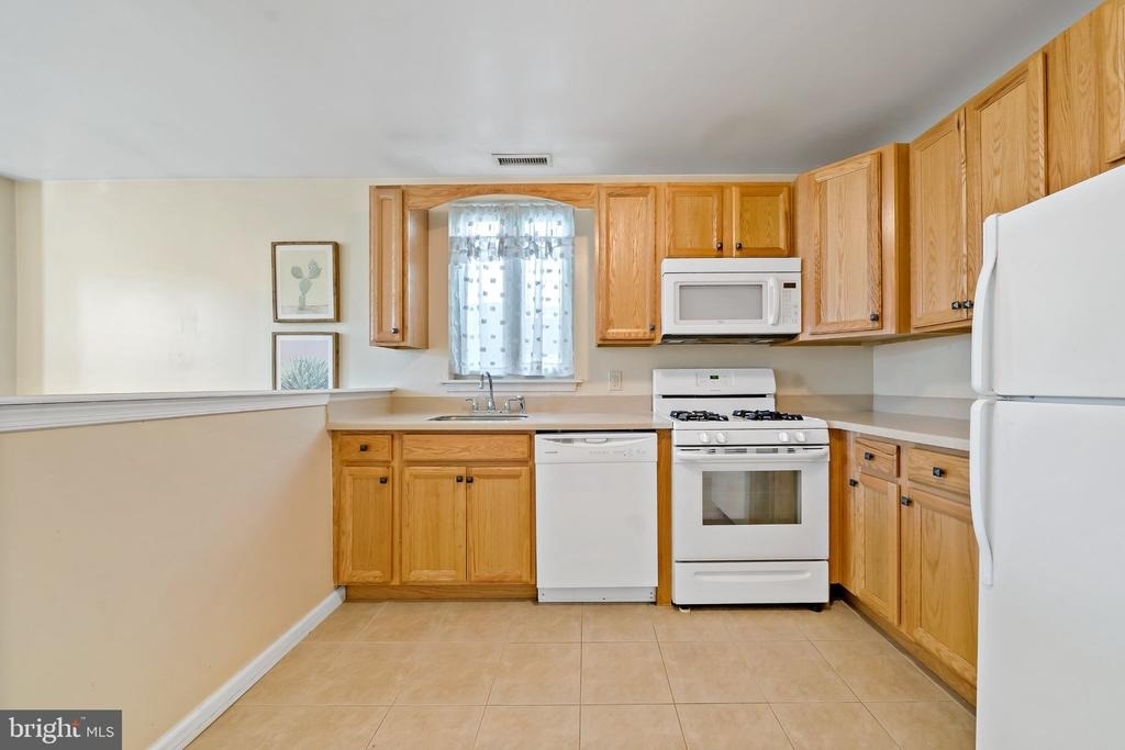 1942 Wolf Street - Photo 1