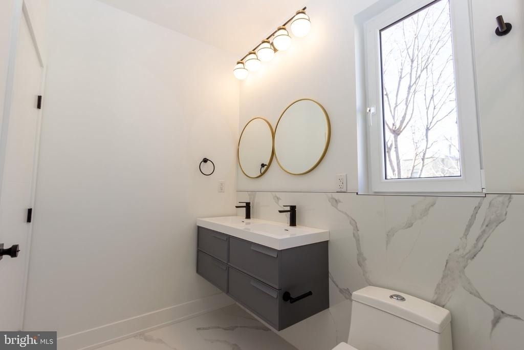 1544 N Darien Street - Photo 9