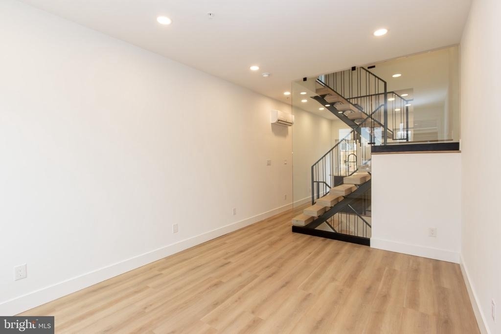 1544 N Darien Street - Photo 3