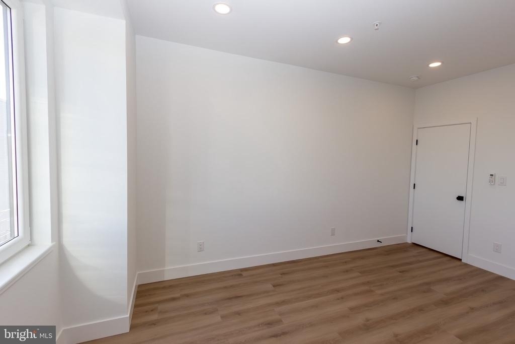 1544 N Darien Street - Photo 7