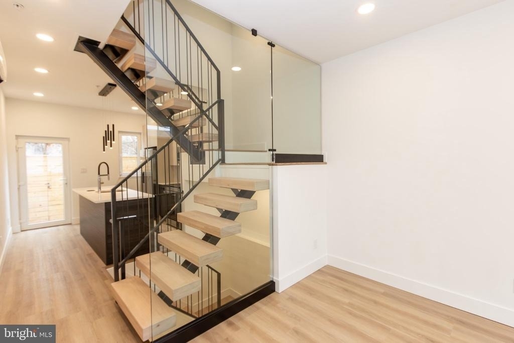 1544 N Darien Street - Photo 1