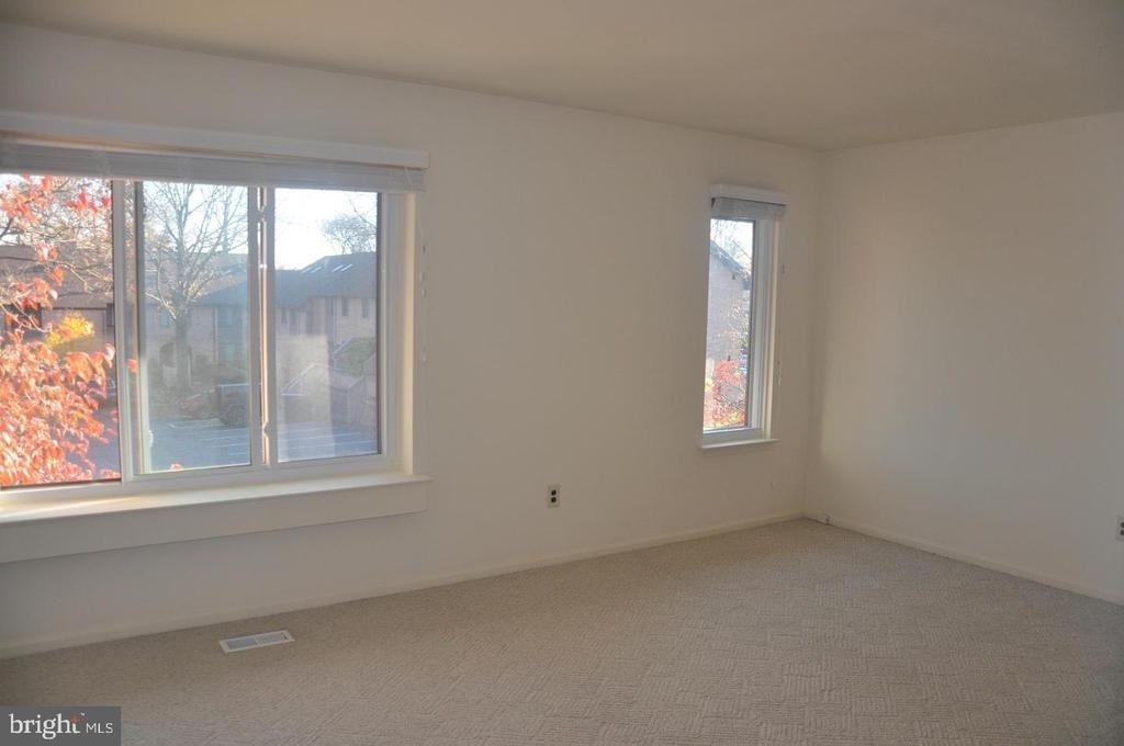 112 Woodgate Lane - Photo 11