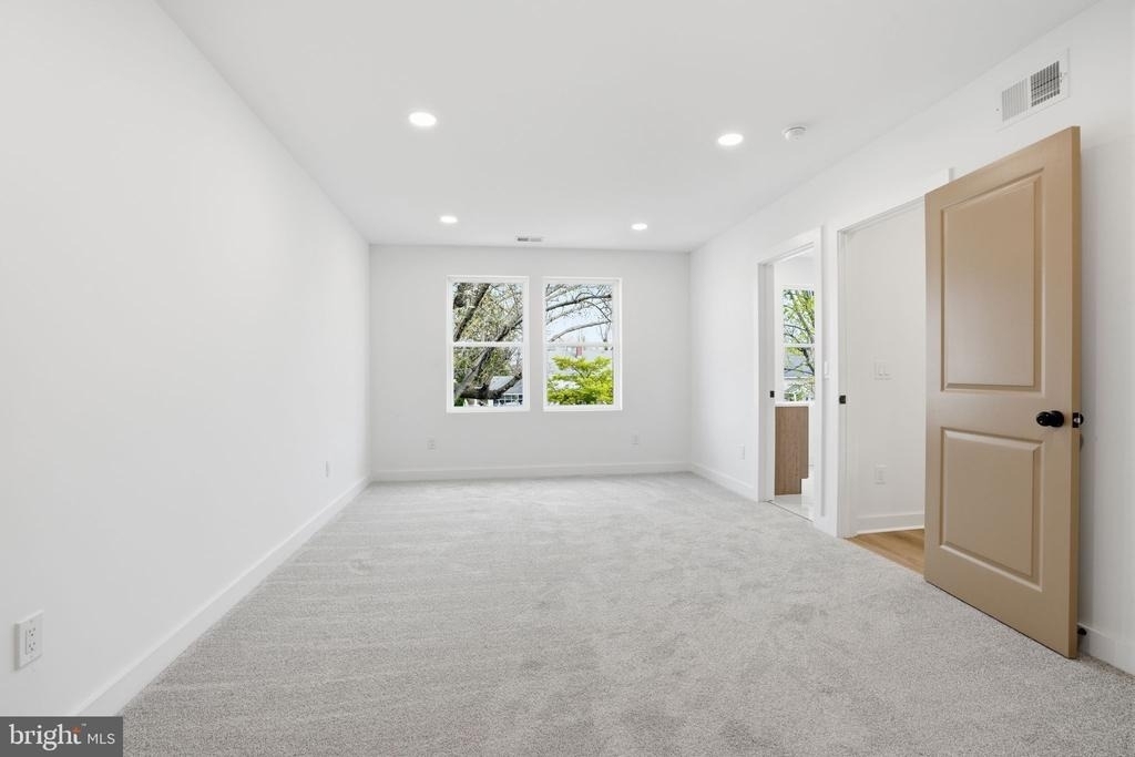 213 Holly Drive - Photo 15