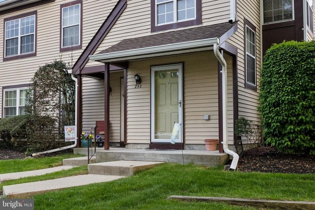 252 Andover Place - Photo 1