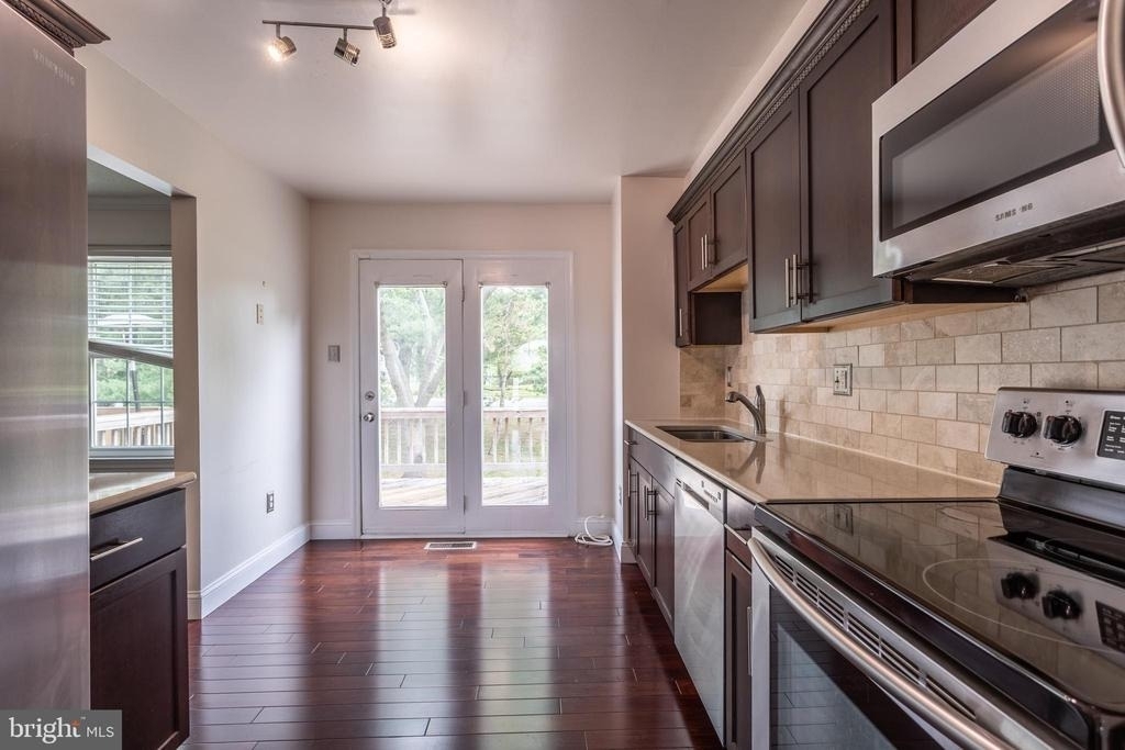 11004 Spring Lake Drive - Photo 6