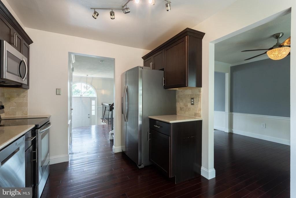 11004 Spring Lake Drive - Photo 7