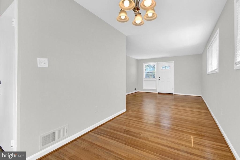 10012 Sinnott Drive - Photo 7