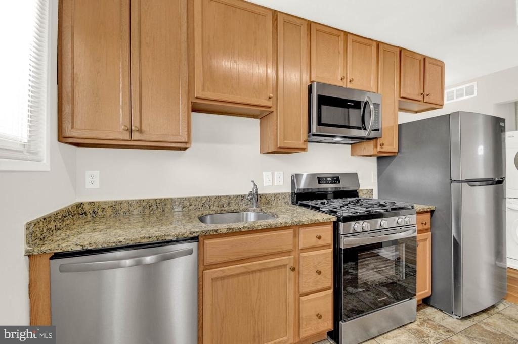 10012 Sinnott Drive - Photo 12