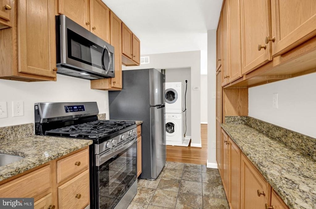 10012 Sinnott Drive - Photo 13