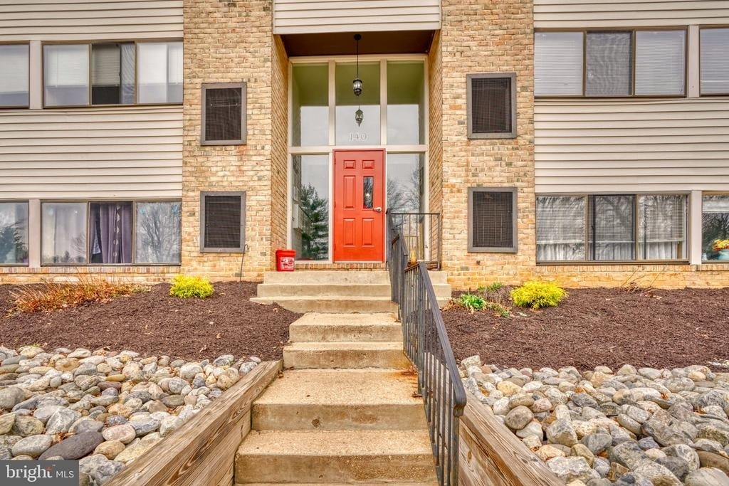 140 Royal Oak Drive - Photo 1