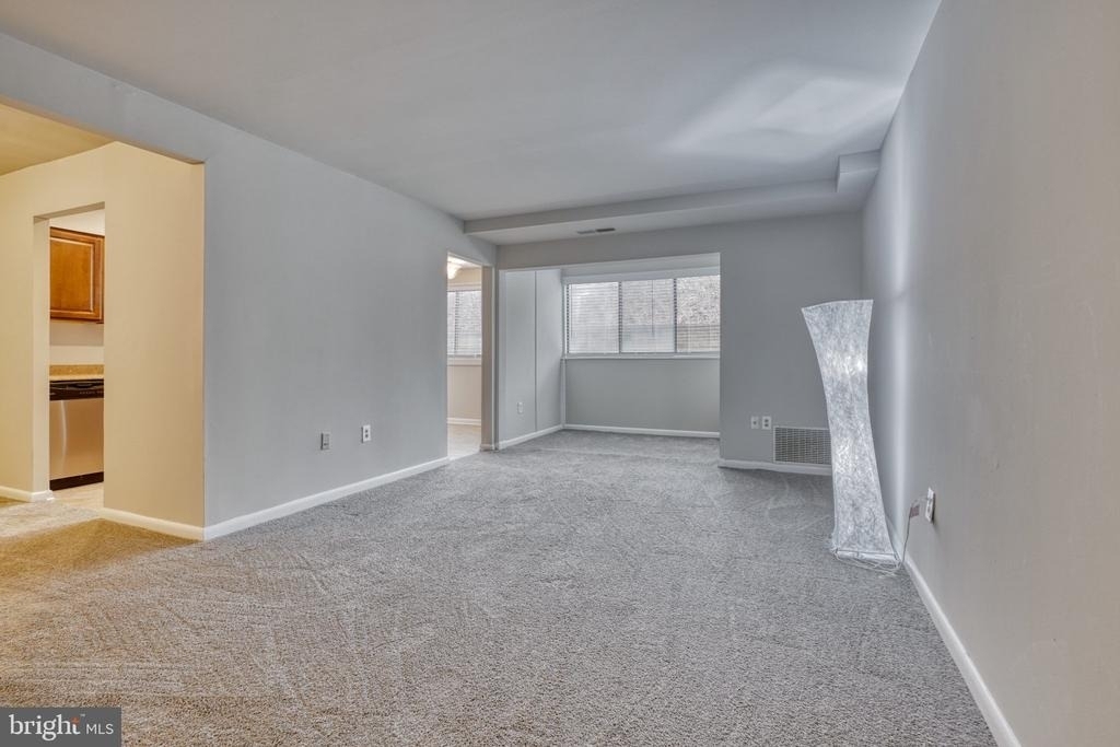 140 Royal Oak Drive - Photo 4