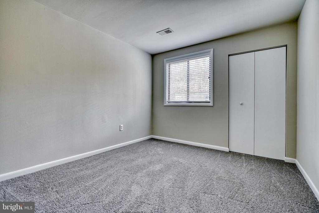 140 Royal Oak Drive - Photo 17
