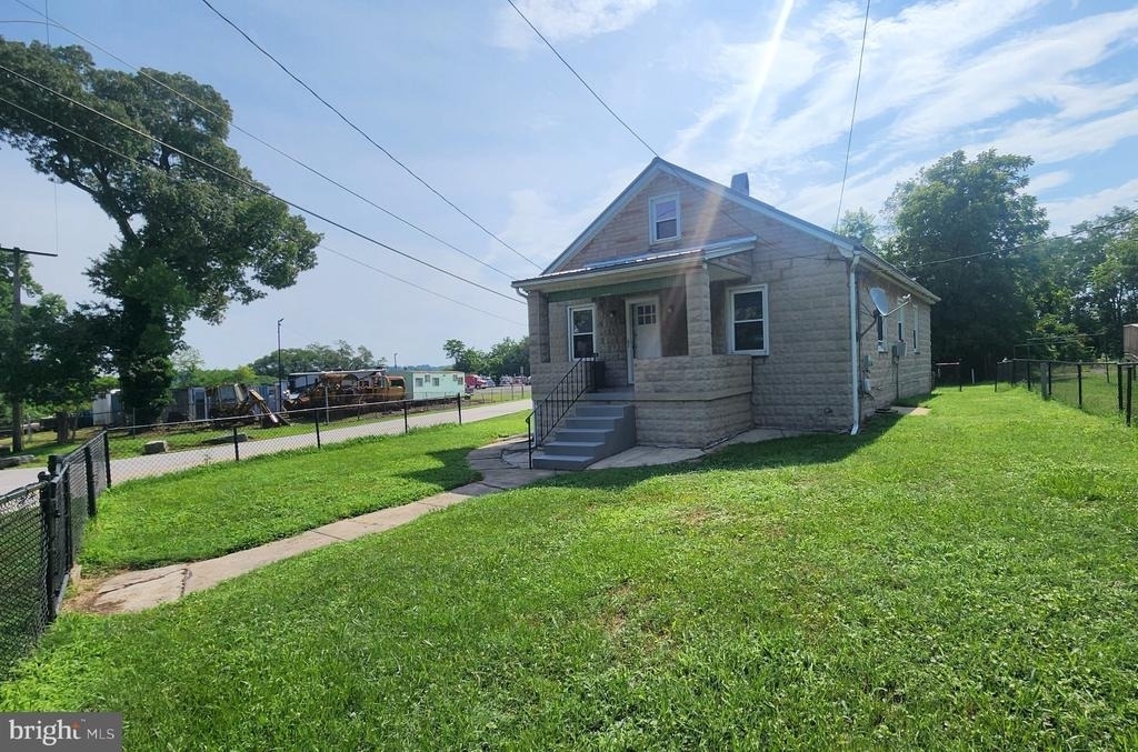 397 Oriole Avenue - Photo 0