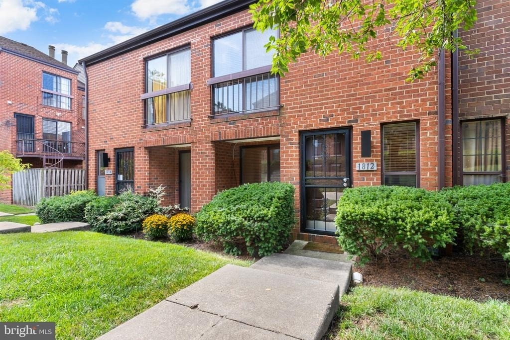 1812 Bryant Street Ne - Photo 2