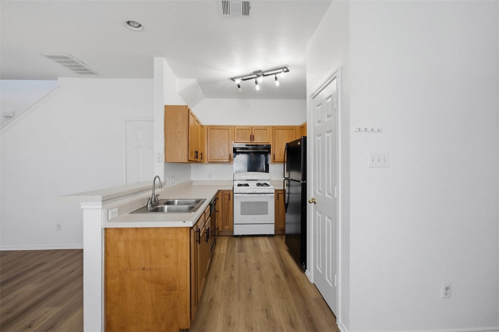 13808 Harris Ridge Blvd - Photo 9