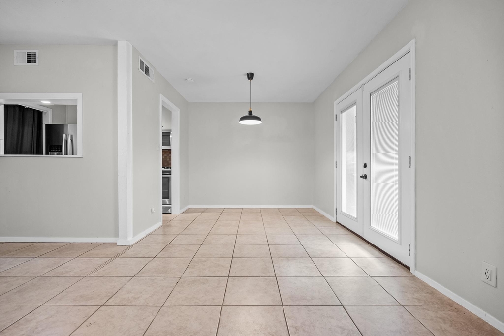6718 Silvermine Dr - Photo 5