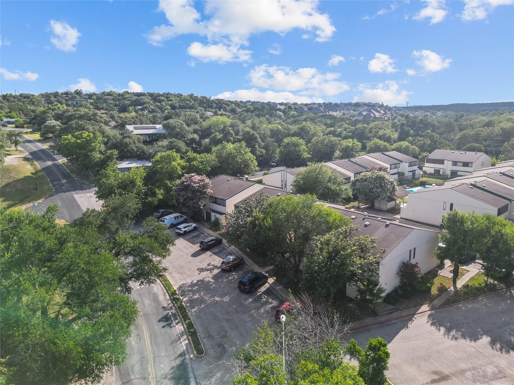 6718 Silvermine Dr - Photo 0