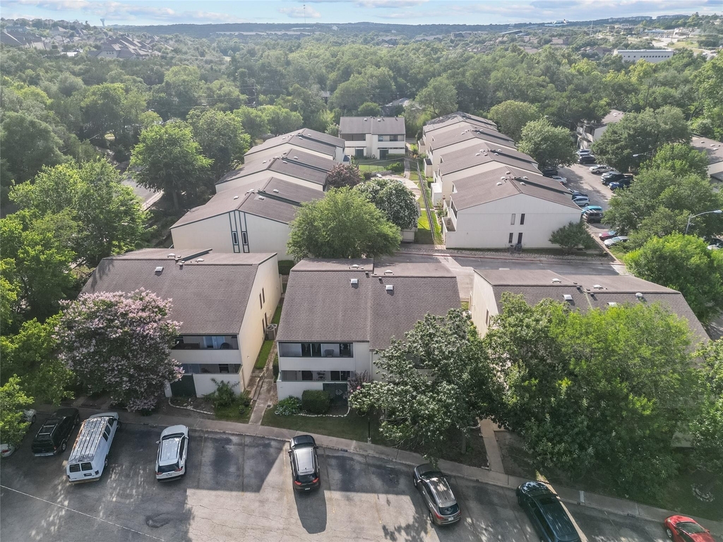 6718 Silvermine Dr - Photo 1