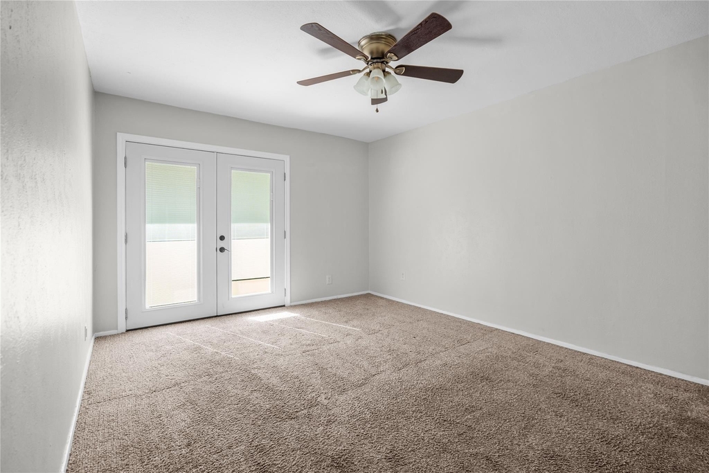 6718 Silvermine Dr - Photo 7