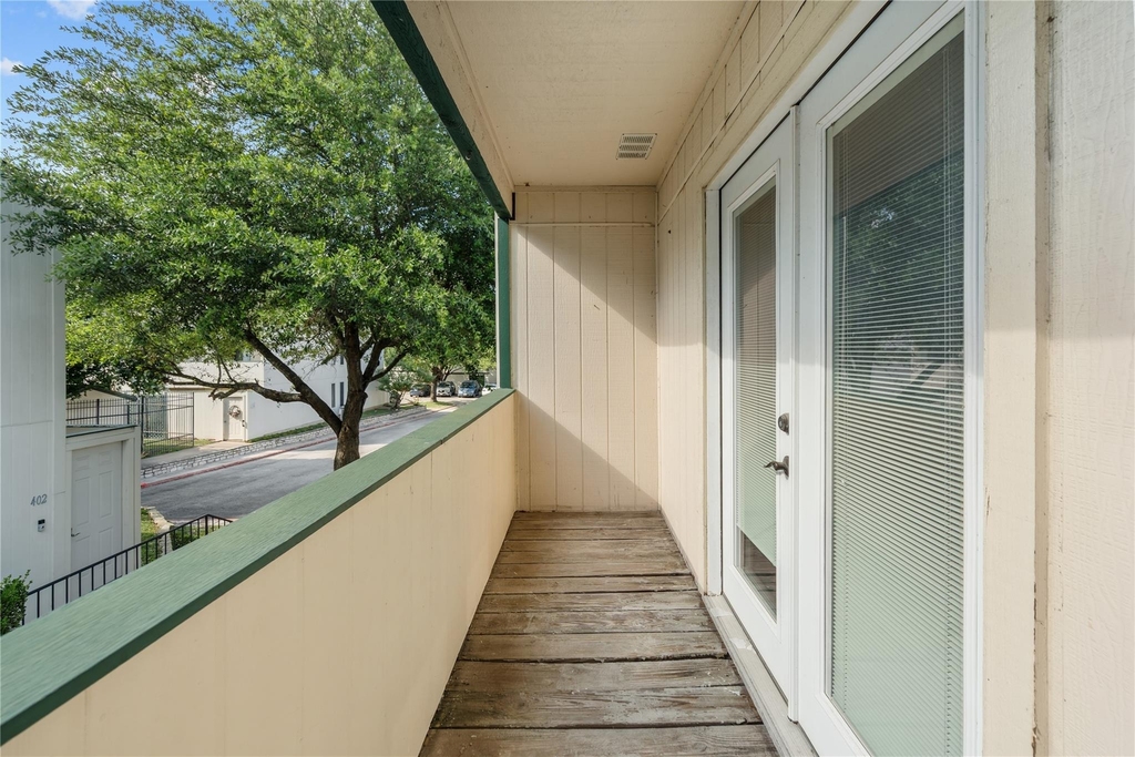 6718 Silvermine Dr - Photo 10