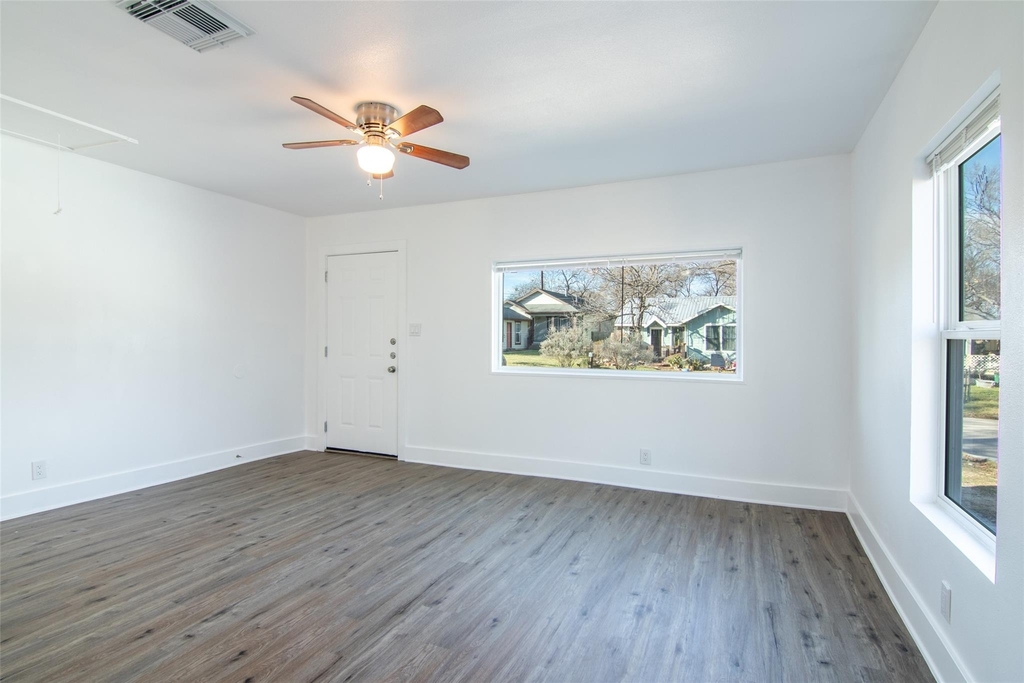3203 E 16th St - Photo 5