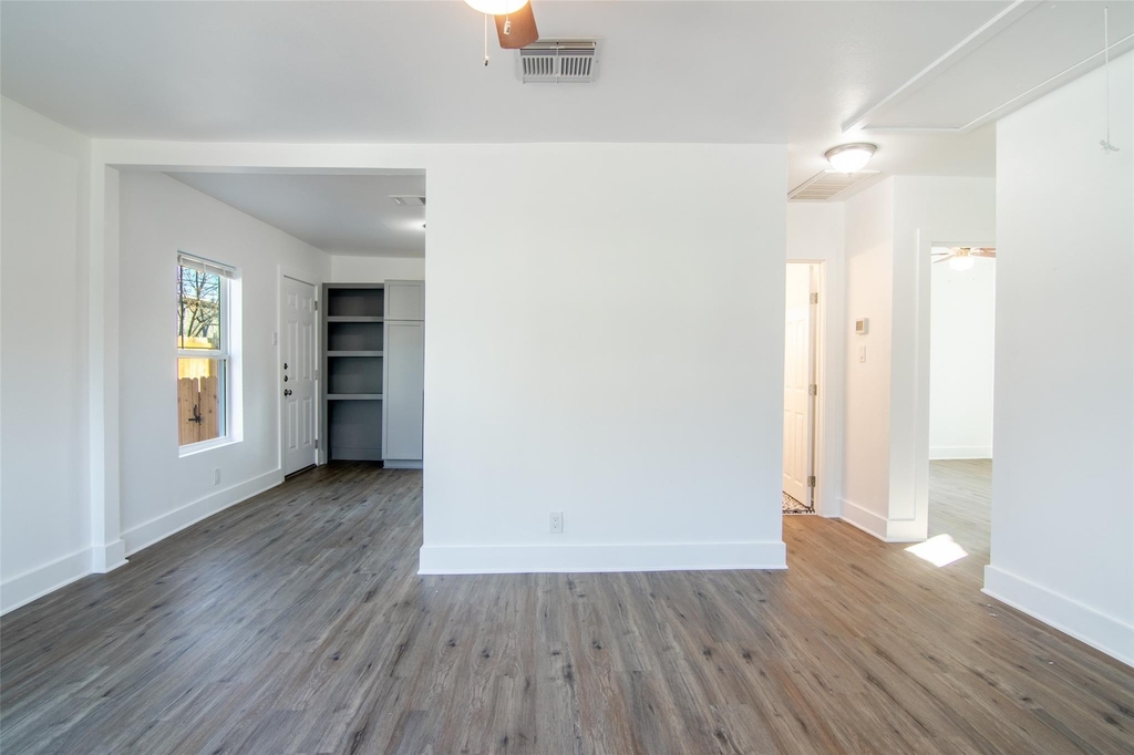 3203 E 16th St - Photo 2