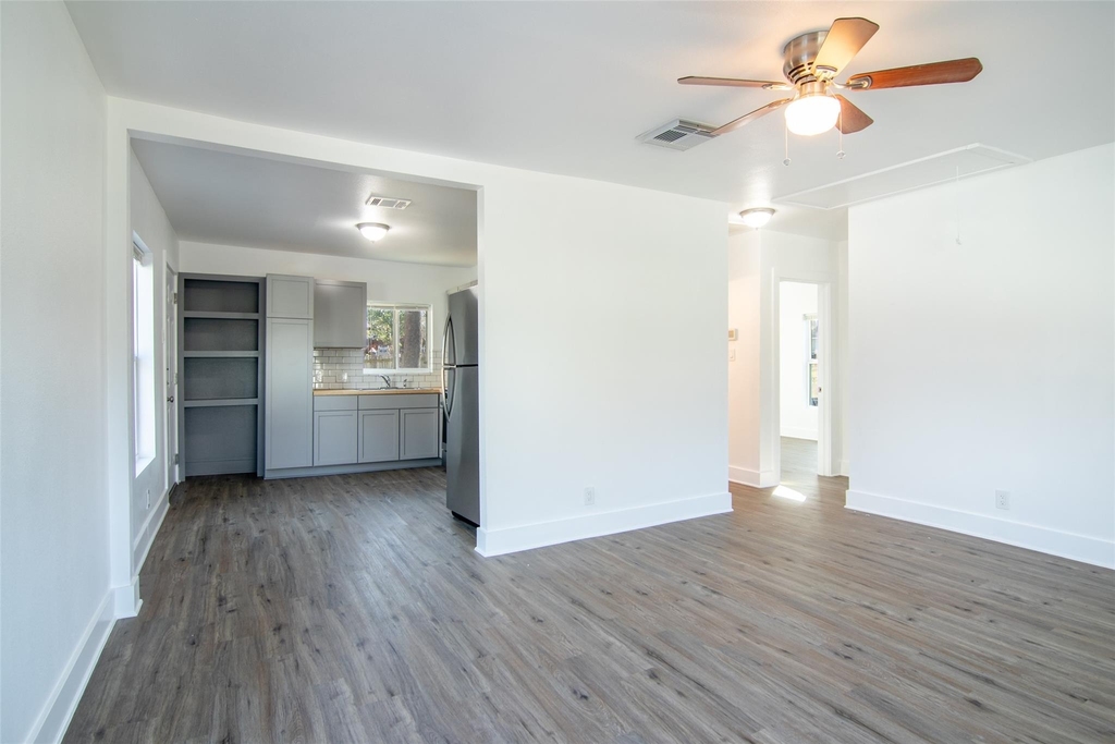 3203 E 16th St - Photo 6