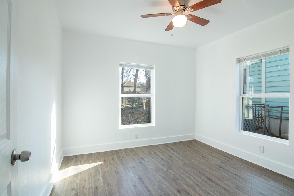 3203 E 16th St - Photo 15