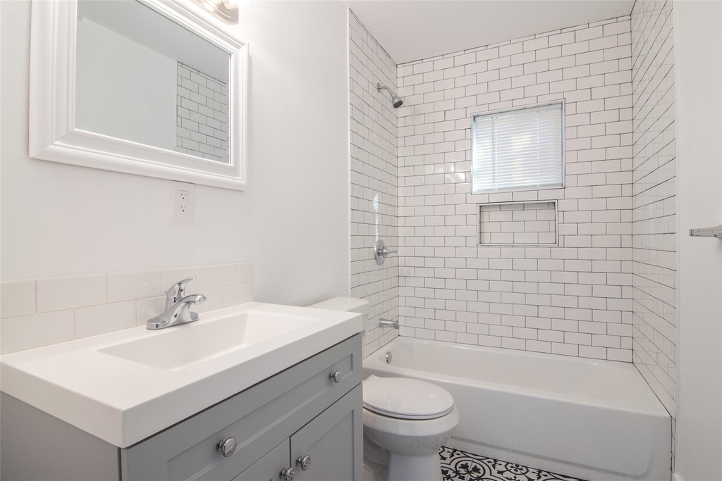 3203 E 16th St - Photo 14